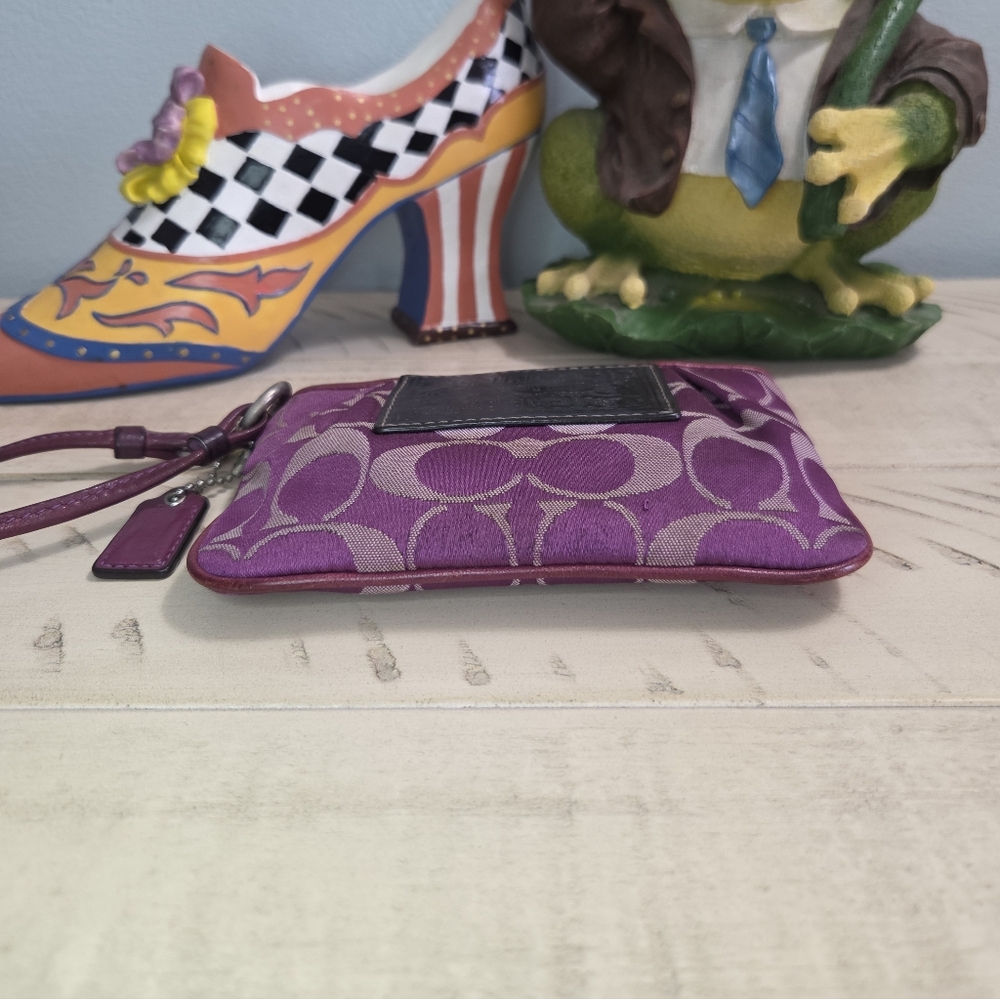 Coach Poppy Signature Wristlet, Purple, EUC - Picture 5 of 10